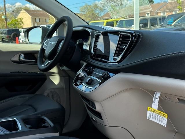 2023 Chrysler Pacifica PACIFICA TOURING L