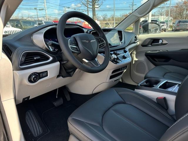 2023 Chrysler Pacifica PACIFICA TOURING L