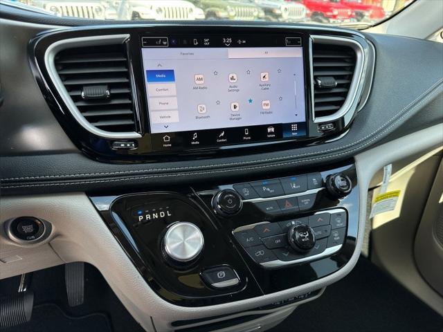 2023 Chrysler Pacifica PACIFICA TOURING L
