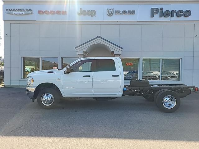 2023 RAM Ram 3500 Chassis Cab RAM 3500 SLT CREW CAB CHASSIS 4X4 60 CA