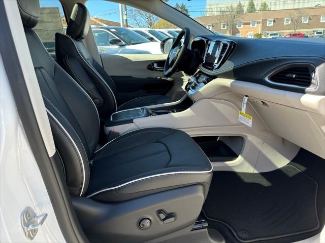 2023 Chrysler Pacifica Plug-In Hybrid PACIFICA PLUG-IN HYBRID LIMITED