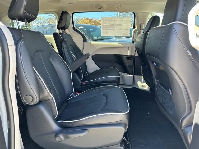 2023 Chrysler Pacifica Plug-In Hybrid PACIFICA PLUG-IN HYBRID LIMITED