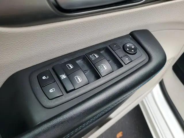 2021 Chrysler Pacifica Touring