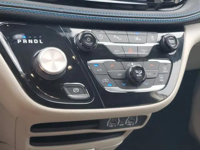 2021 Chrysler Pacifica Touring