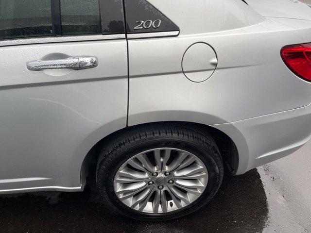 2011 Chrysler 200 Limited