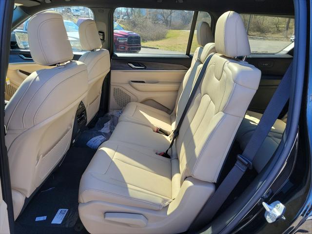 2023 Jeep Grand Cherokee GRAND CHEROKEE L LIMITED 4X4