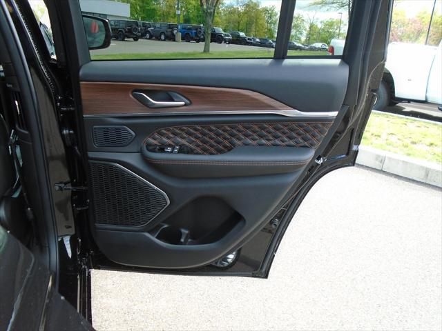 2023 Jeep Grand Cherokee GRAND CHEROKEE SUMMIT 4X4