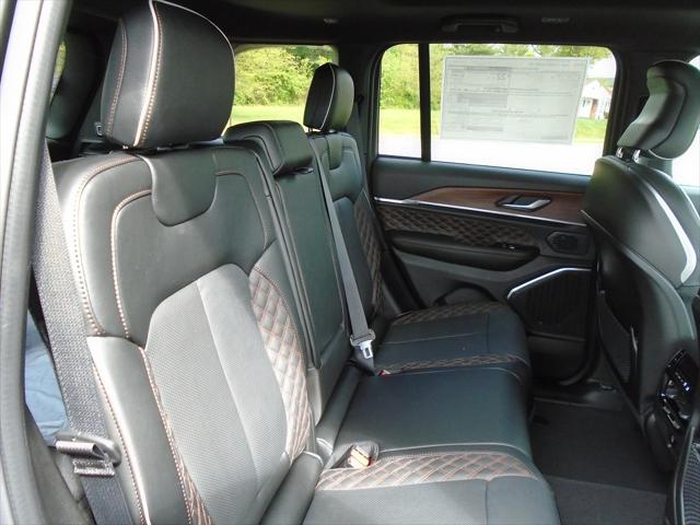 2023 Jeep Grand Cherokee GRAND CHEROKEE SUMMIT 4X4