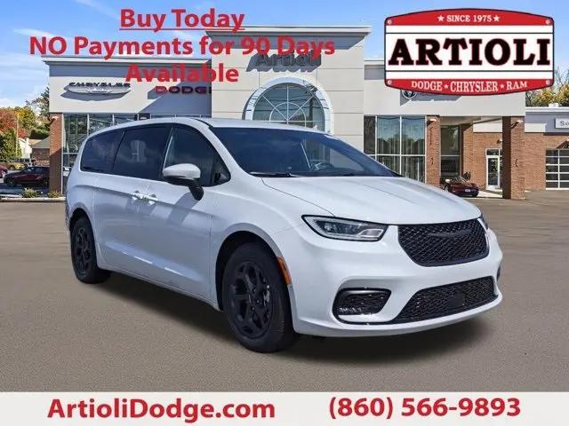 2023 Chrysler Pacifica Hybrid Touring L for sale in Enfield, CT