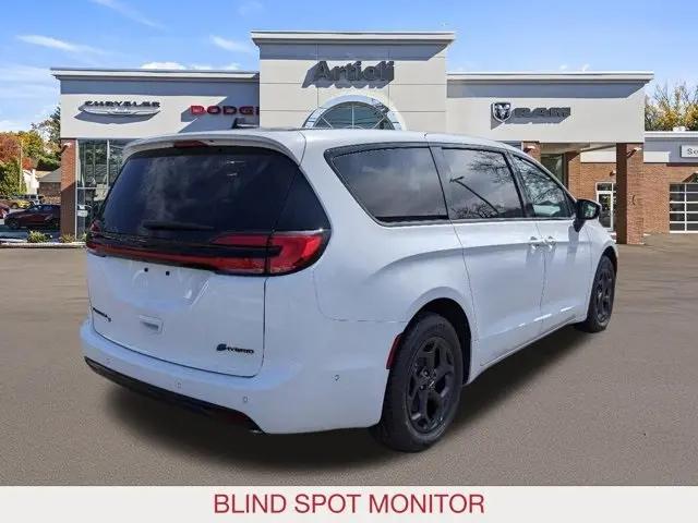 2023 Chrysler Pacifica Hybrid Touring L