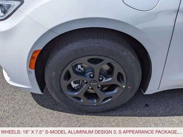2023 Chrysler Pacifica Hybrid Touring L