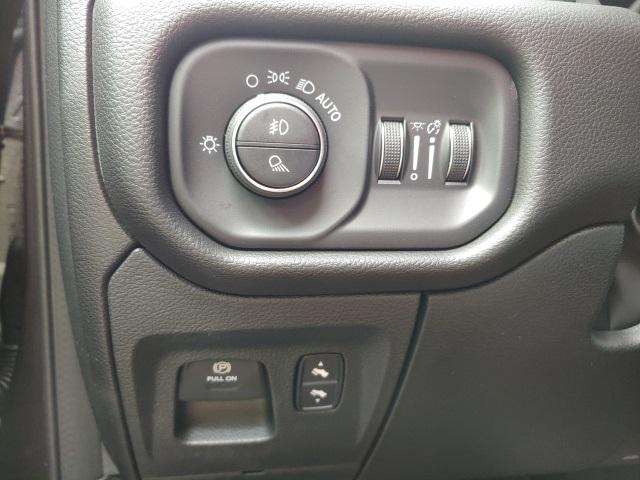 2023 RAM Ram 1500 RAM 1500 LARAMIE CREW CAB 4X4 64 BOX
