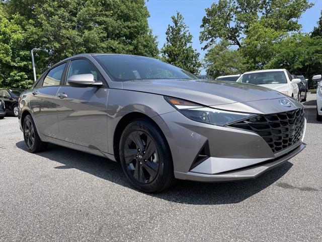 Gray 2023 Hyundai Elantra SEL, Image 0