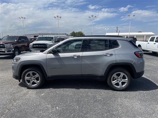 2023 Jeep Compass COMPASS LATITUDE 4X4