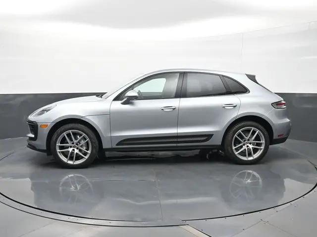 2022 Porsche Macan Standard