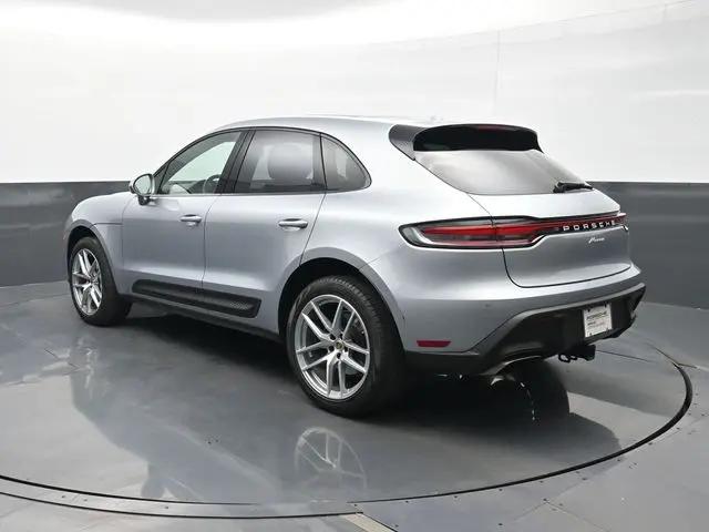 2022 Porsche Macan Standard