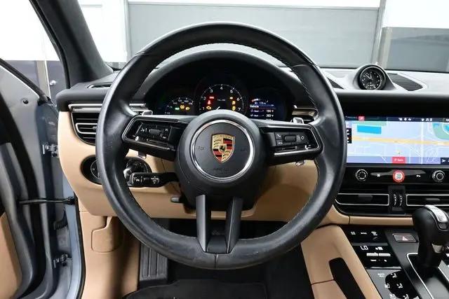 2022 Porsche Macan Standard
