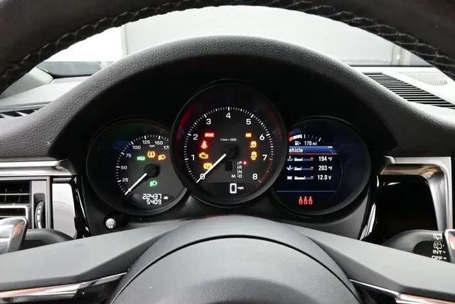 2022 Porsche Macan Standard