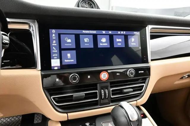 2022 Porsche Macan Standard