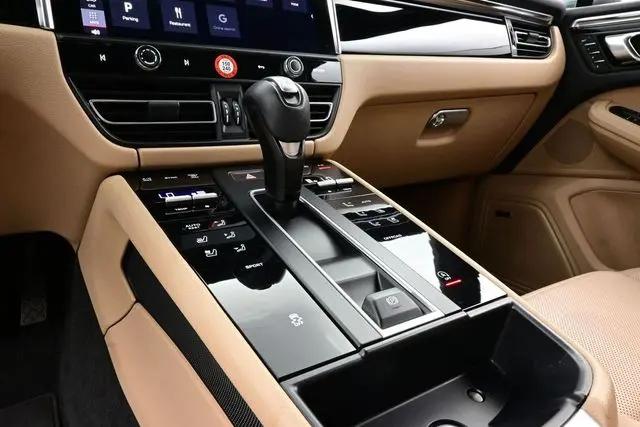 2022 Porsche Macan Standard