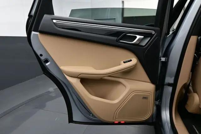 2022 Porsche Macan Standard