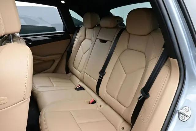2022 Porsche Macan Standard