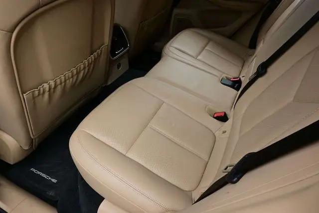 2022 Porsche Macan Standard