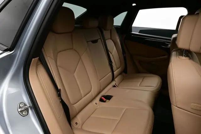 2022 Porsche Macan Standard