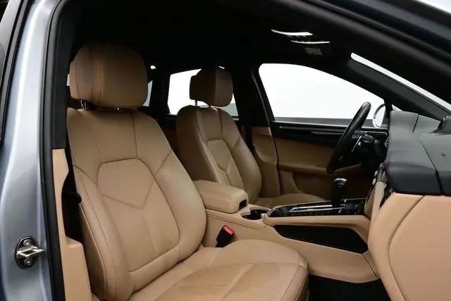 2022 Porsche Macan Standard