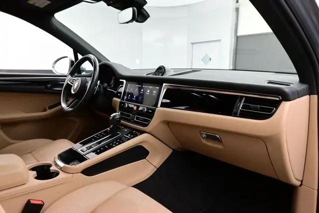 2022 Porsche Macan Standard
