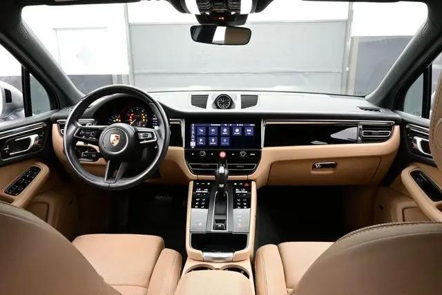 2022 Porsche Macan Standard