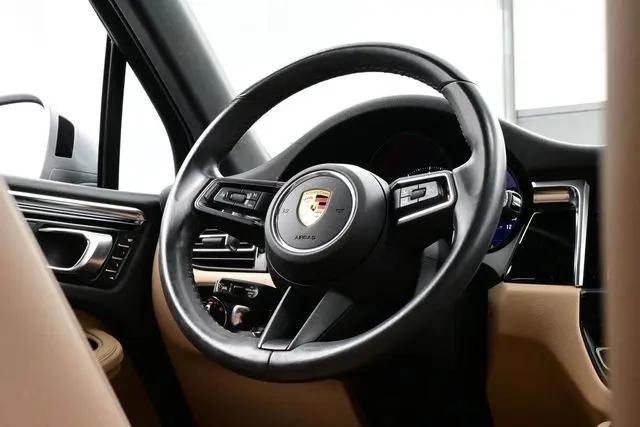 2022 Porsche Macan Standard