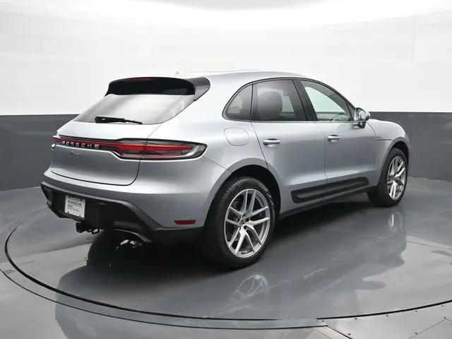 2022 Porsche Macan Standard