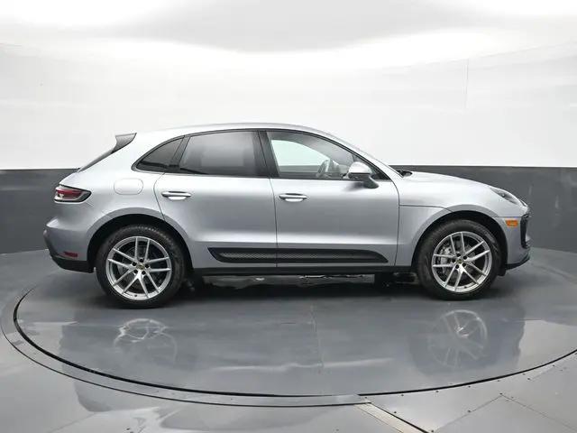 2022 Porsche Macan Standard