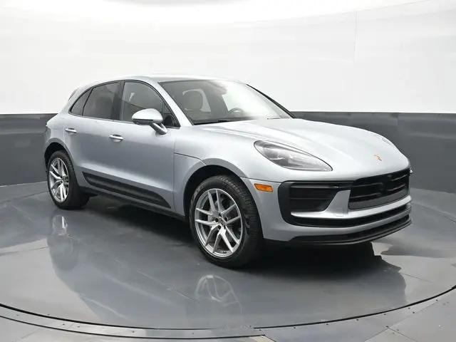 2022 Porsche Macan Standard