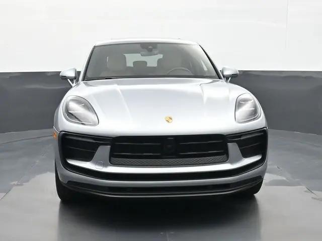 2022 Porsche Macan Standard