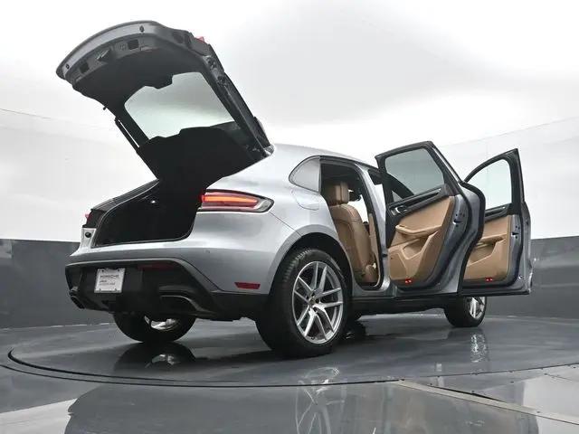 2022 Porsche Macan Standard