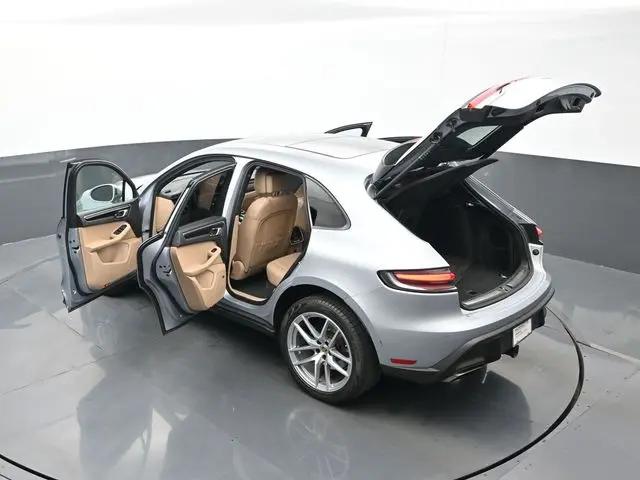 2022 Porsche Macan Standard