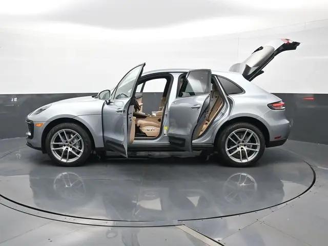 2022 Porsche Macan Standard