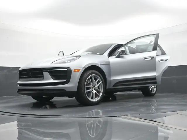 2022 Porsche Macan Standard