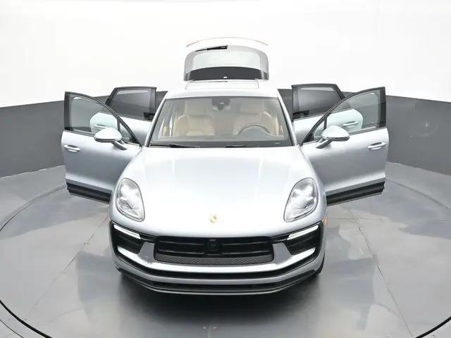 2022 Porsche Macan Standard