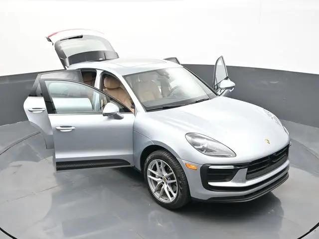 2022 Porsche Macan Standard