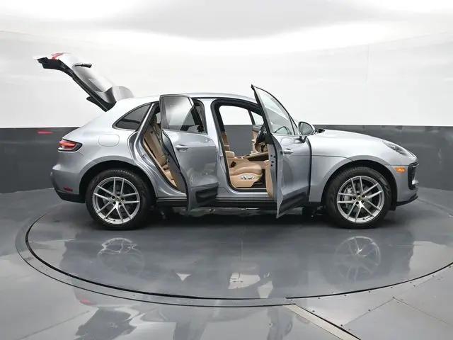 2022 Porsche Macan Standard