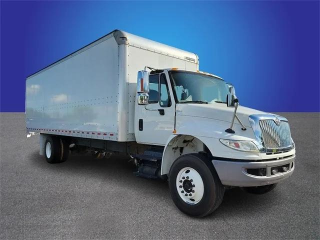 2018 International 4300 26FT BOX