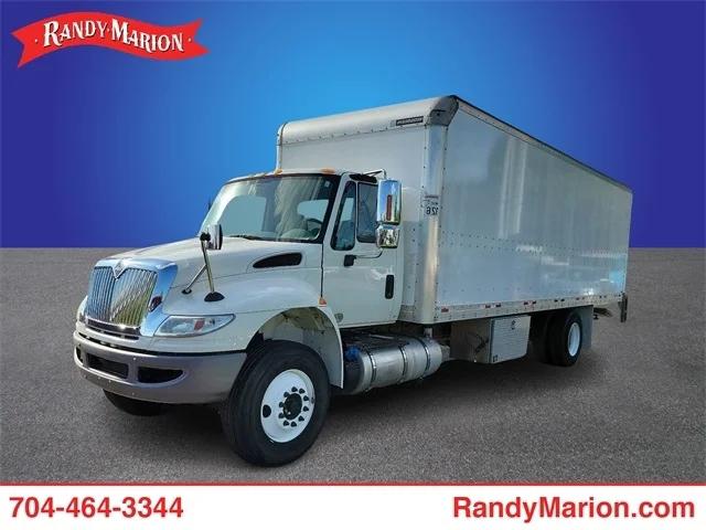 2018 International DuraStar 4300 26FT BOX