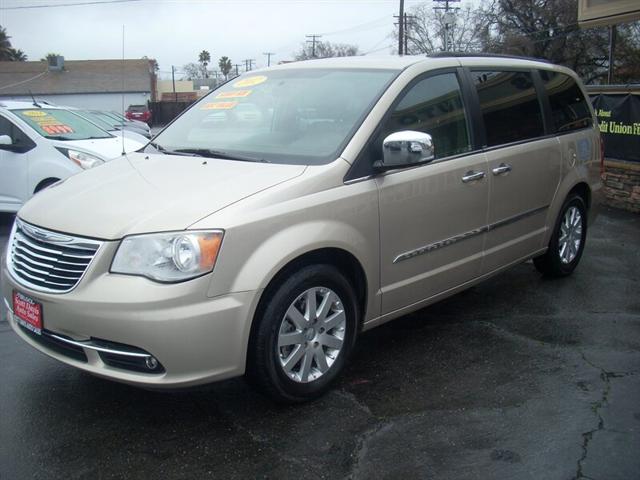 2012 Chrysler Town & Country Touring-L