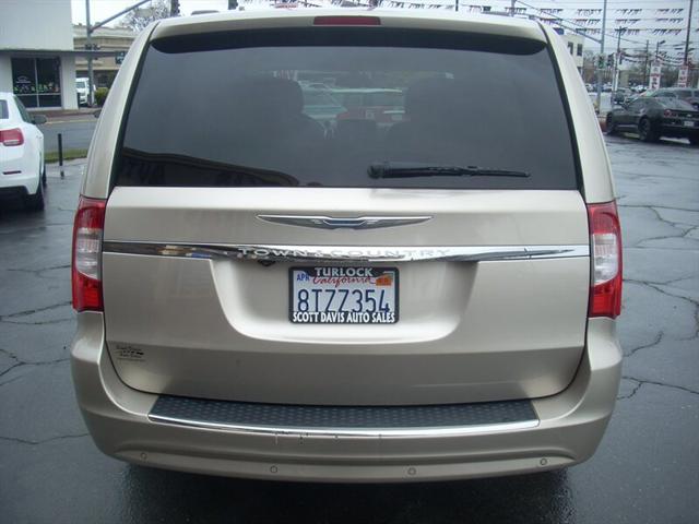 2012 Chrysler Town & Country Touring-L