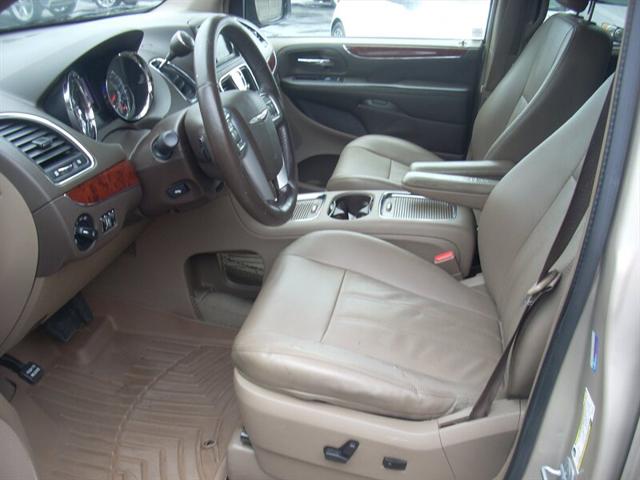 2012 Chrysler Town & Country Touring-L