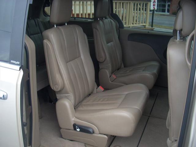 2012 Chrysler Town & Country Touring-L