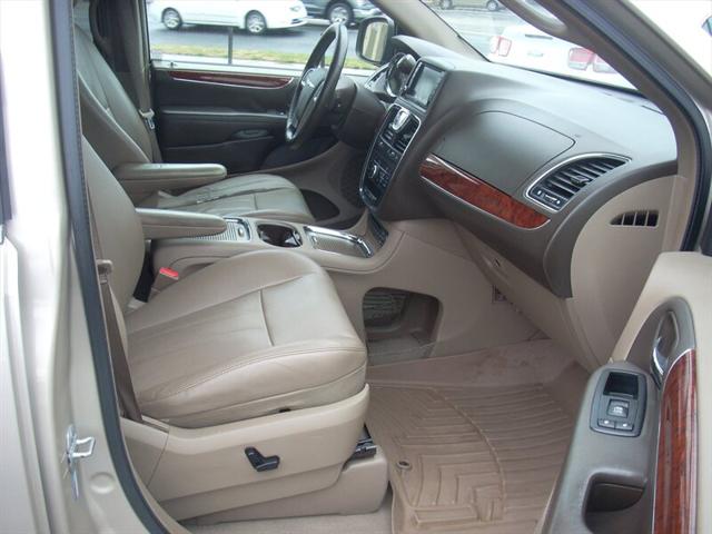 2012 Chrysler Town & Country Touring-L